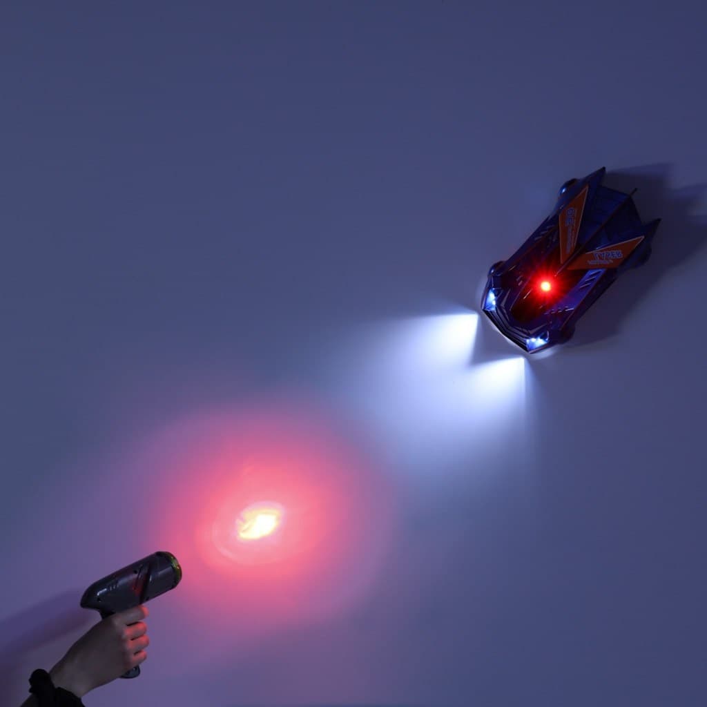 LaserChaser - auto podążające za światłem po ścianie